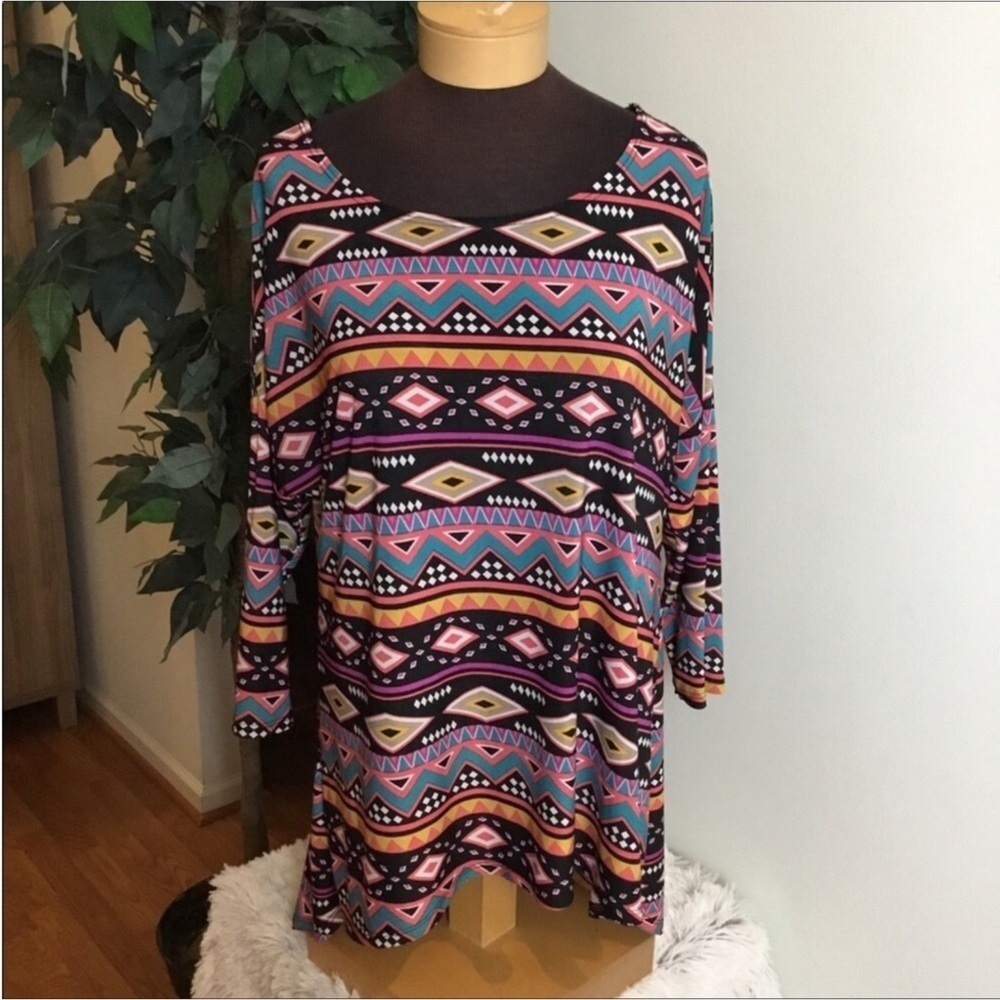 AZULES HI/LO Blouse Womans large multi colored patterned stretch crewneck